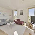 Flat In Near The Apartment *