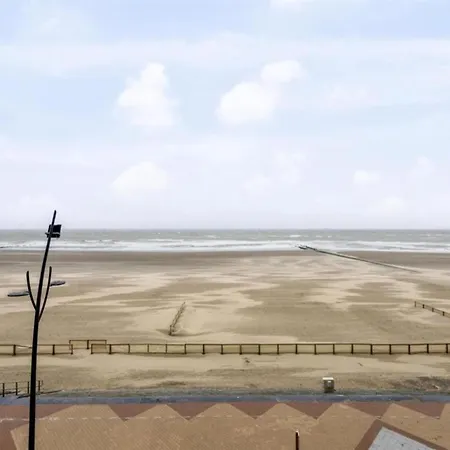 Flat In Near The 아파트 블랑켄베르크