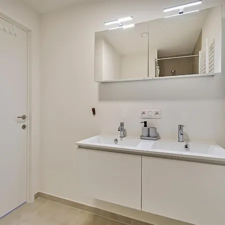 Flat In Near The アパート