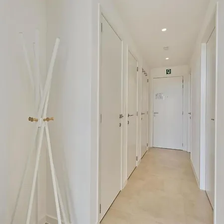 アパート Flat In Near The *